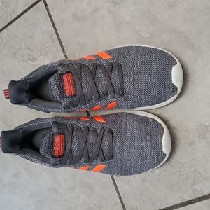 Men's Adidas cloth tennis shoe size 9 and 1/2